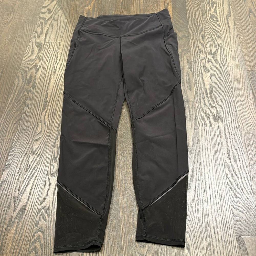 Lulu lemon 3/4 legging with mesh detail - size 8